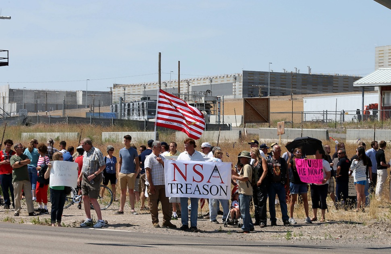 Illustration for article titled NSA surveillance scandal: Major legal site shuts down over spying